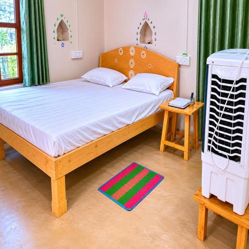 Bandhavi Homstay, Damna
